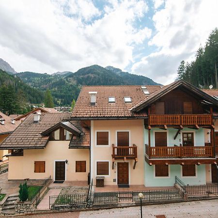 Apartamento Locazione Turistica Des Alpes-3 Canazei Exterior foto